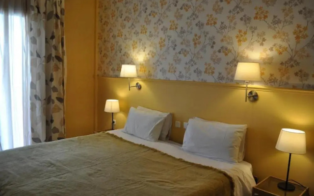 Okeania Seafront Rooms in Kamena Vourla