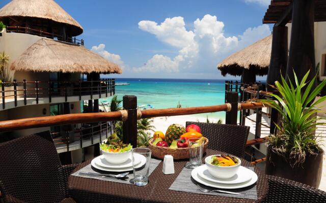El Taj Oceanfront & Beachside Condo Hotel