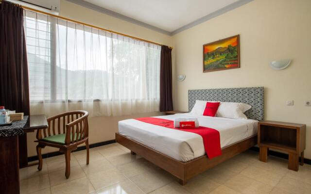 RedDoorz Plus near Balai Kota Batu 2