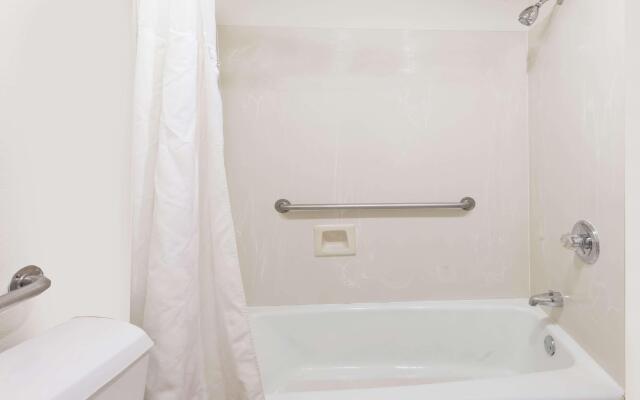 Deluxe Inn & Suites