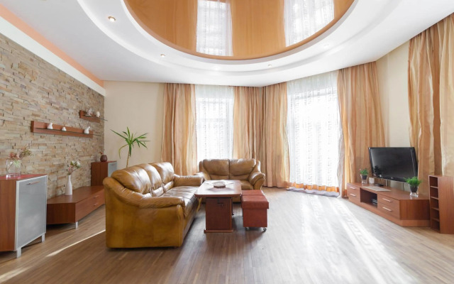 Апартаменты двухкомнатные для 6х около парка в центре