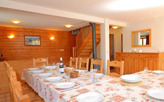 Chalet In Les Menuires-Praranger With Balcony