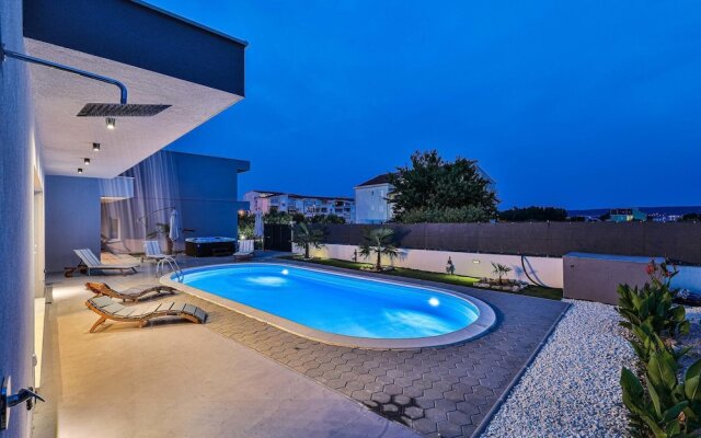Nice Home in Kastel Stafilic With Wifi and 3 Bedrooms