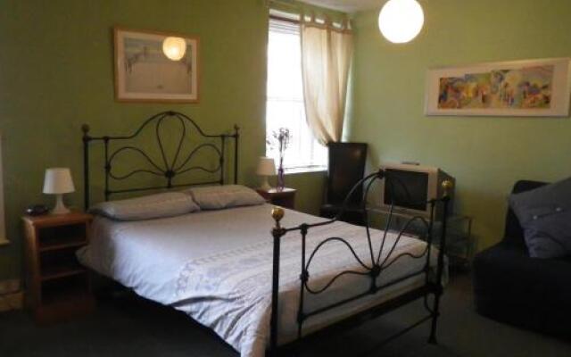 Laburnum Guest House at Bistro En Glaze