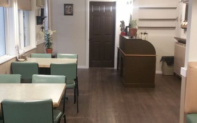 Rivermount Motel Campground and RV Park