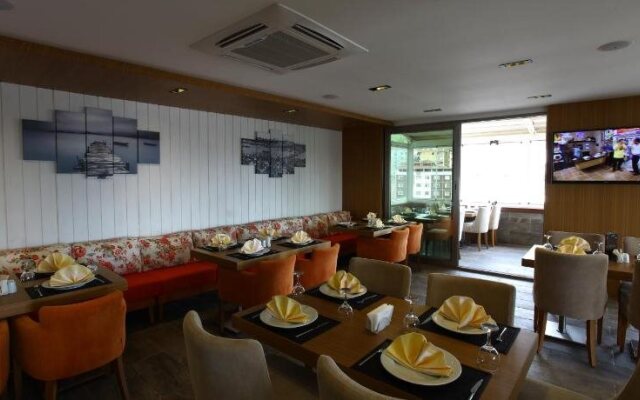 Ela Hotel