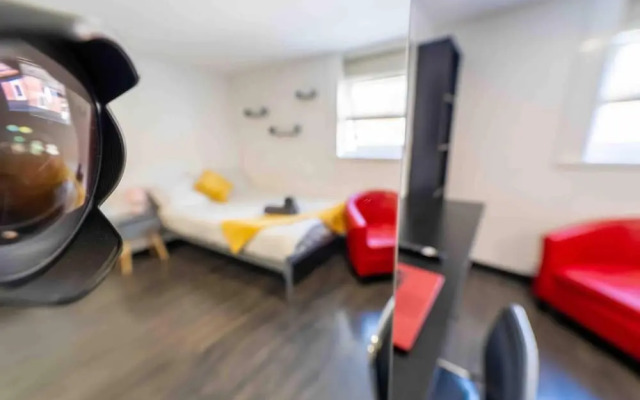 Modern Studio Available Close to the City
