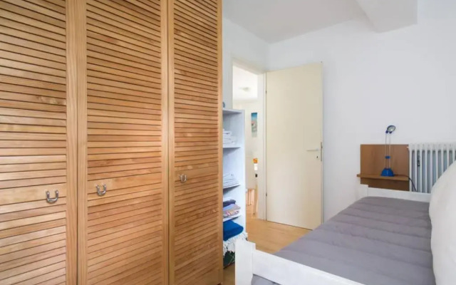 Bright, Cosy Studio close to Glyfada Beach & Center