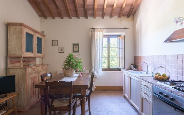 Traditional Apartment in Rapolano Terme with Swimming Pool