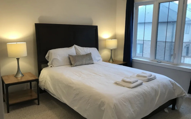 Exceptional Townhouse at Lake Ontario