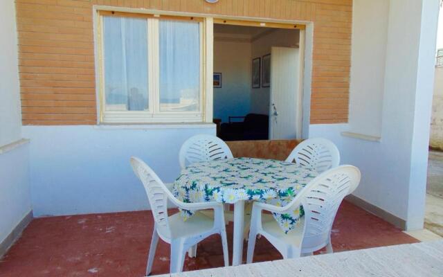 M263 - Marcelli, trilocale con portico fronte mare