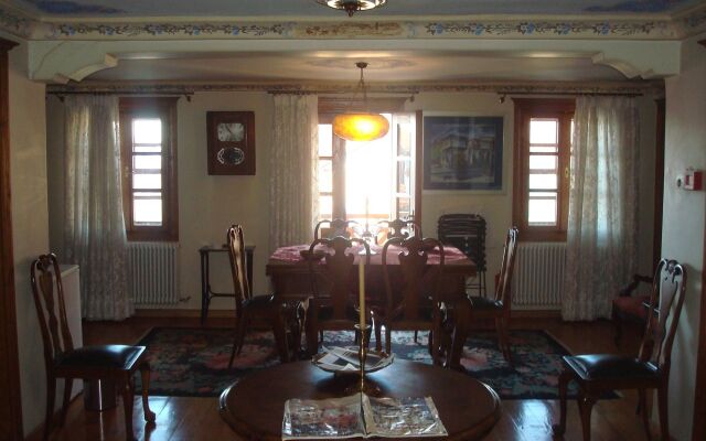 Oikia Alexandrou Traditional Inn