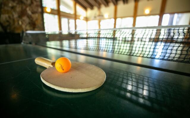 Spacious Condo with Full Kitchen - Steps Away from Summer Hiking and Biking Adventures! by RedAwning