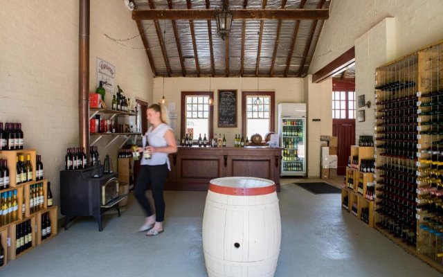 Petersons Armidale Winery & Guesthouse