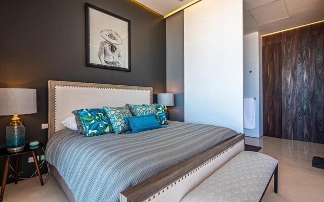 Pier 57-706 Spectacular Penthouse Romantic Zone Ocean Views