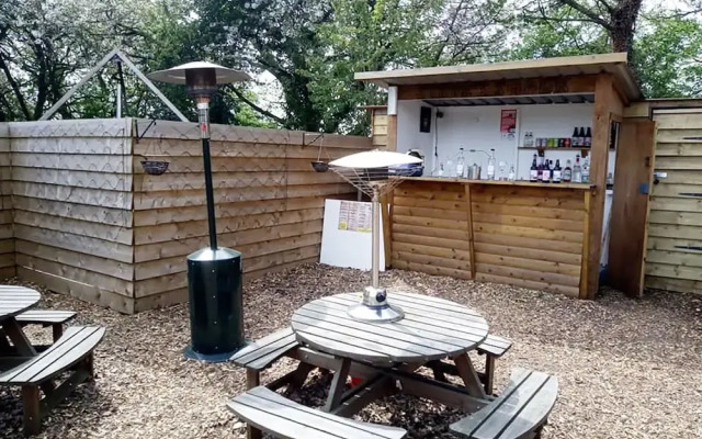 Oak Lodge Retreat - Glamping 2