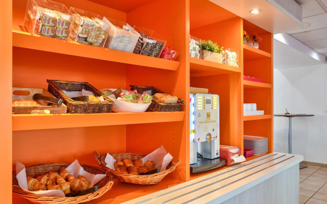 Premiere Classe Paris Ouest - Pont De Suresnes