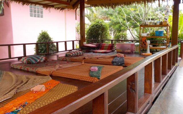 Pinky Bungalows Resort