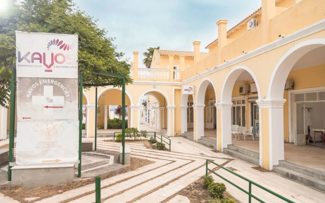 Olive Grove Beachfront Apartments & Suites