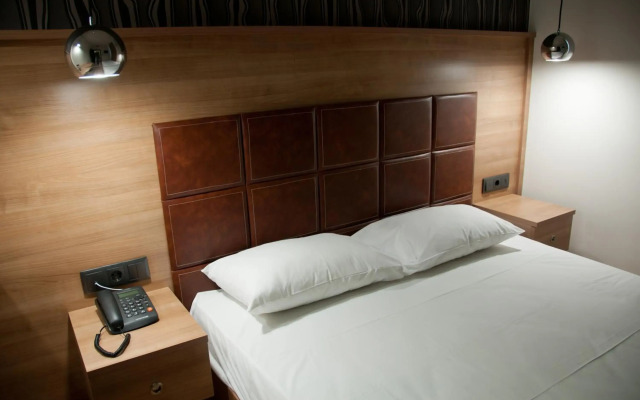 Metropolis Hotel