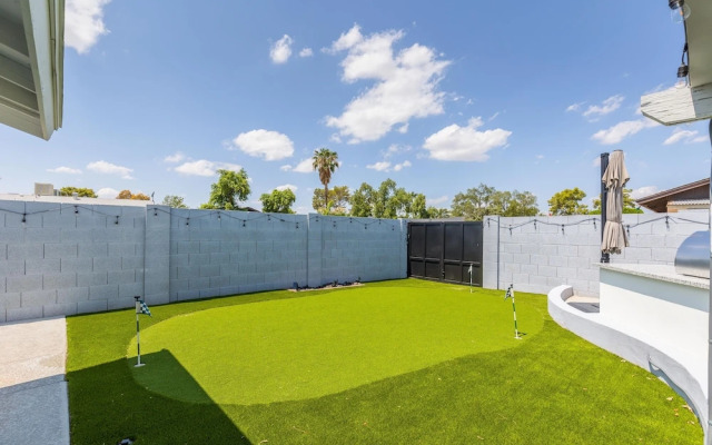 Old Town Fashion-pool-putting Green-bbq Grill