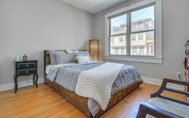 Vibrant Downtown Cincinnati Townhome w/ Sauna!
