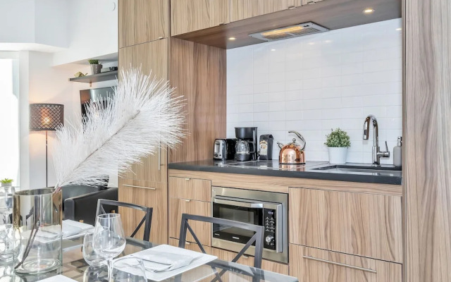 QuickStay Yorkville Condo - Yonge & Bloor