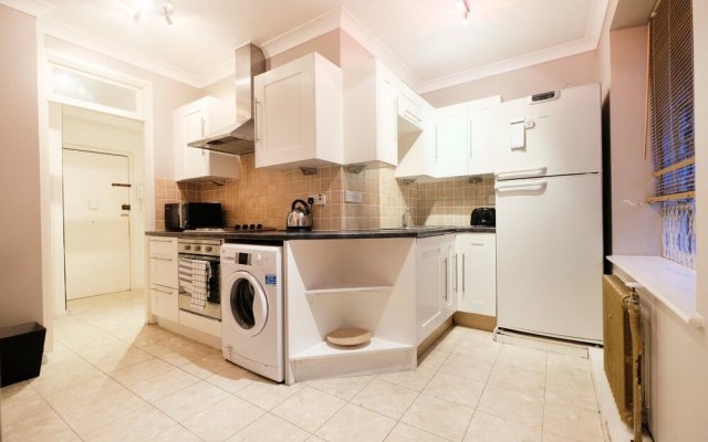 Bright and Spacious Flat in London - Sleeps 4