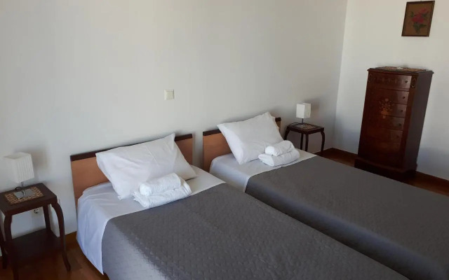 Sea view,big and comfortable appartment in Voula