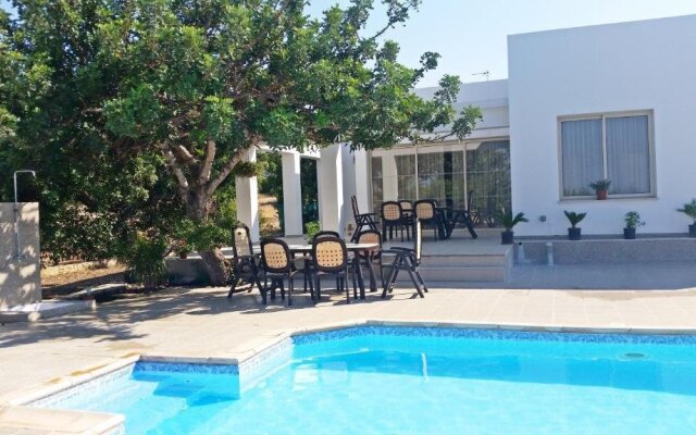 Eliofos Luxury Villa