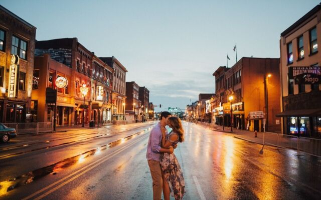Abode Nashville - Marathon Village Near Downtown