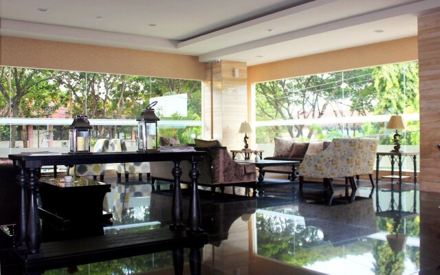 Demelia Hotel