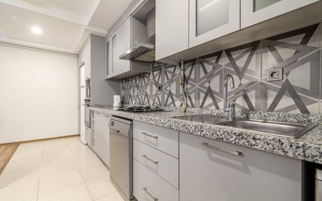 Pleasant Flat Close to Various Malls in Seyrantepe