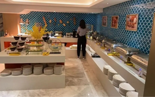 Kaigaosi Hotel (Guangzhou Railway Station Subway Station Baima Clothing City)