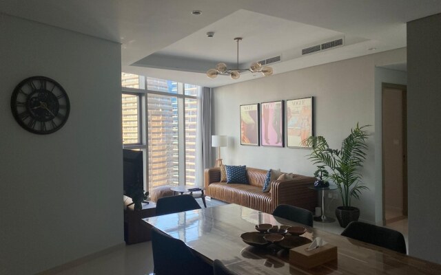 Gorgeous 2 Br in Paramount