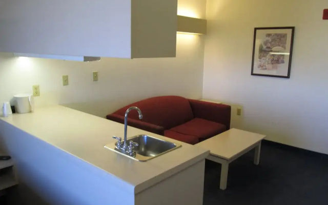 Days Inn & Suites Maryville