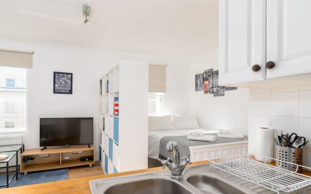 Bright Studio Flat, Amazing Location!