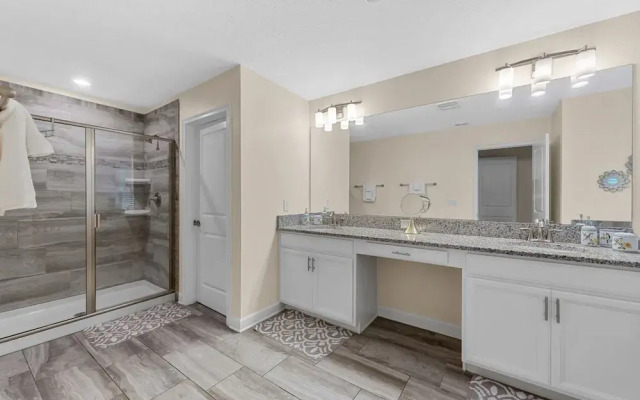 A-vengers 4791 Stunninghouse Lake Disney