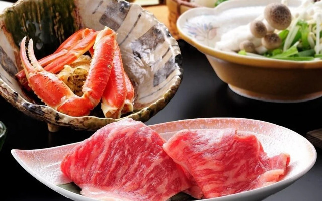 Hotel Hoho "A hotel overlooking the Echigo Plain and the Yahiko mountain range"