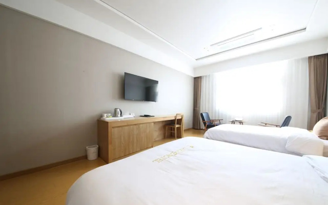 Lake 45 Hotel
