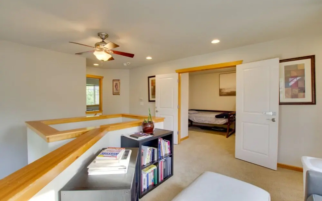 Charming Everett Townhome - 3 Mi to Downtown!