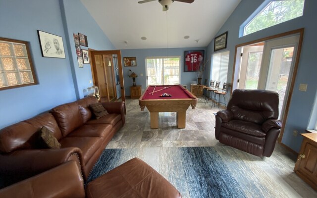 Larkspur Trail 3 Bedroom Home by RedAwning