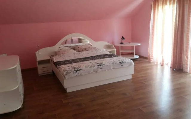 Гостиный дворик