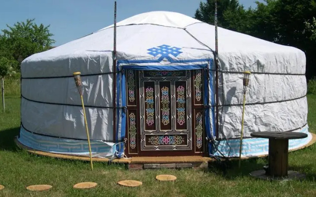 Khatoun Yourte & Roulotte