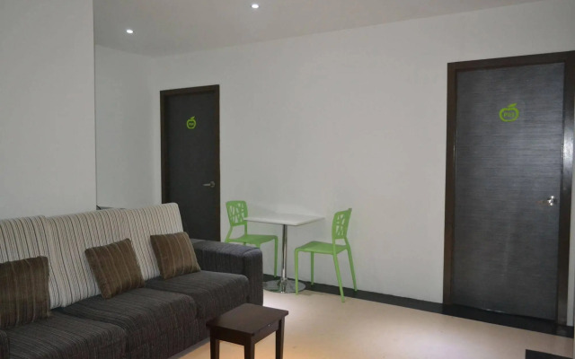 Apple 1 Hotel Queensbay