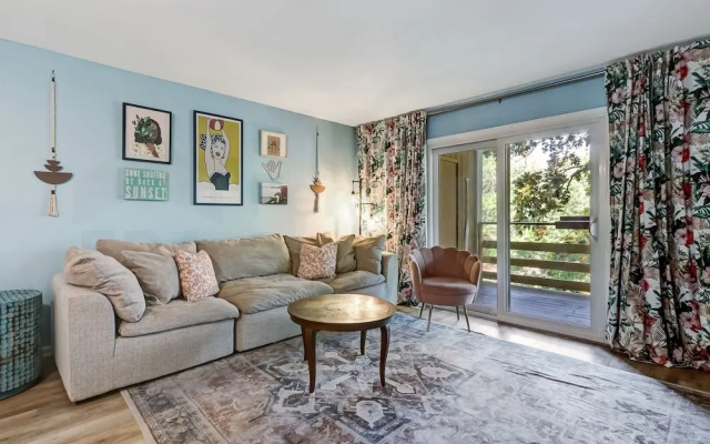 5d Amelia Landings 2 Bedroom Condo by RedAwning