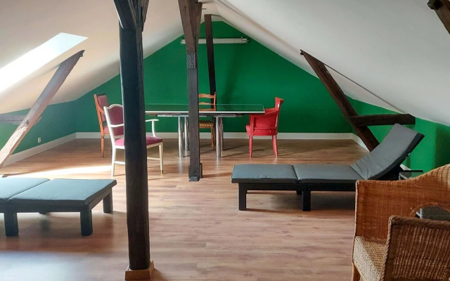 Lounge an der Kirche