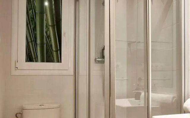 Charming Modern Apt in Trendy Gracia 5PP by Myrentalhost