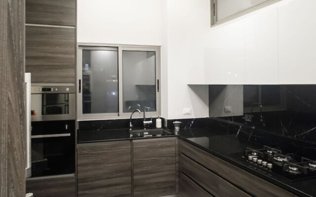 Luxury Sea View Apartment