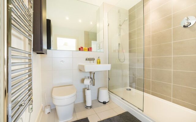 Deluxe Kennet Island Apartment